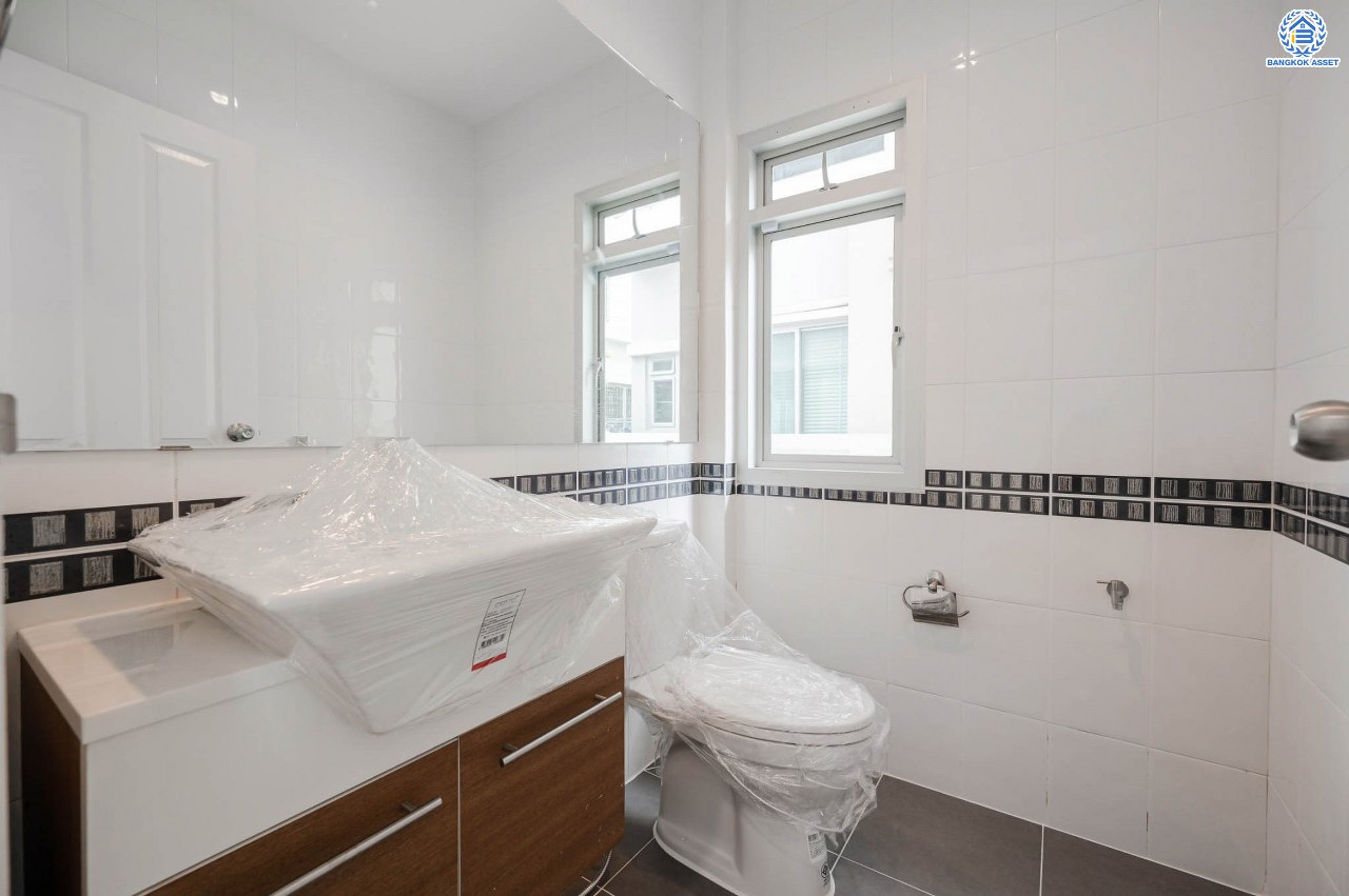 บ้านมือสองตกแต่งใหม่ โครงการ ไลฟ์ บางกอก บูเลอวาร์ด ปิ่นเกล้า-เพชรเกษม หลังมุม สังคมคุณภาพ SC Asset เนื้อที่กว้างกว่า 52.5 ตร.ว ฟังก์ชัน 3 ห้องนอน 3 ห้องน้ำ 2 ที่จอดรถ บนทำเลติดถนนพุทธมณฑลสาย4 ตอบโจทย์กับทุกครอบครัว ใกล้ ม.มหิดล, แหล่งช้อปปิ้ง "เซ็นทรัล ศาลายา", รถไฟฟ้าสายสีน้ำเงิน "สถานีหลักสอง" และทางด่วน "ศรีรัช"